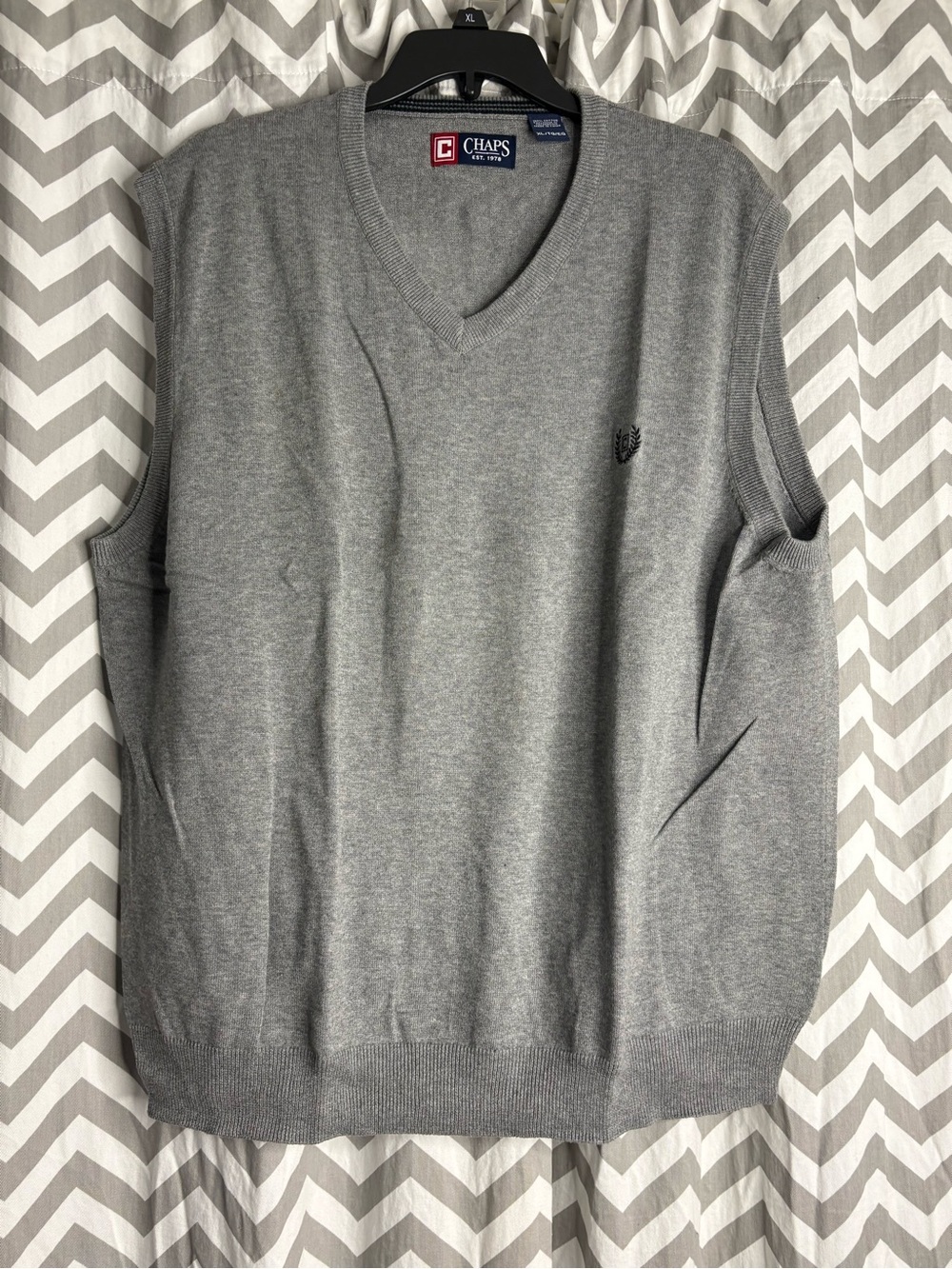 Chaps Men’s Light Gray V-Neck Sweater Vest